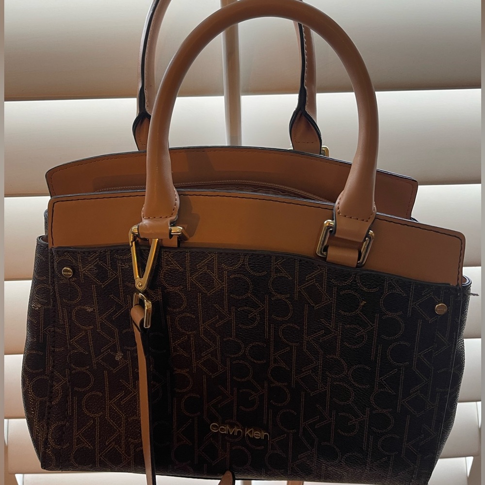 Calvin Klein hand bag.  Perfect everyday bag.  Good condition